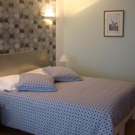 Bed and Breakfast La Passacaille Grosrouvre Zimmer foto